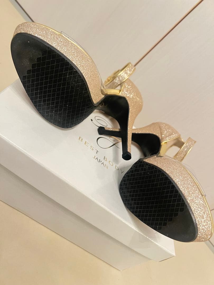 ベストボディジャパン公式ヒール ゴールド25cm新品未使用 ⭕️値下しました