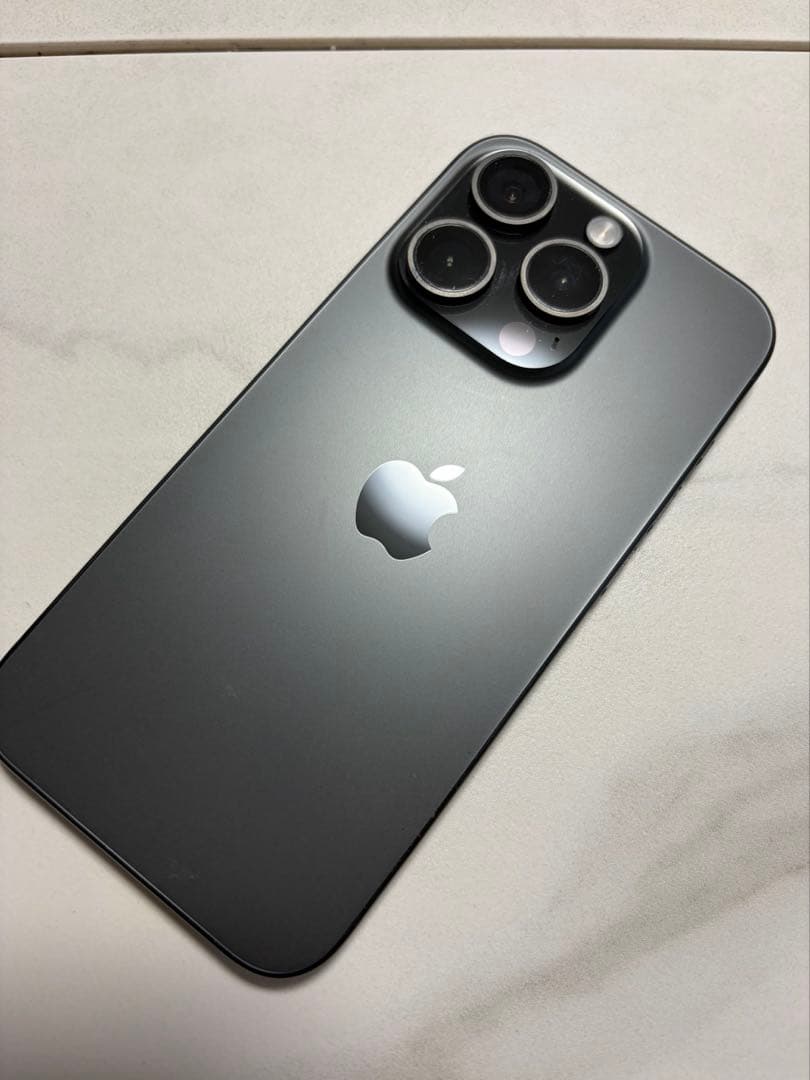 iPhone 15 Pro ブラック